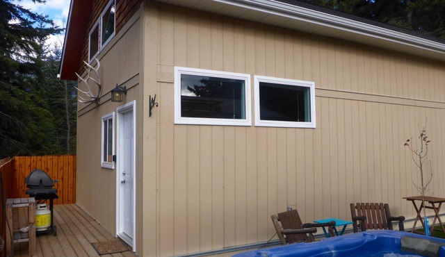 Banff 2 Bedroom 2 bathroom house with privatehot tub