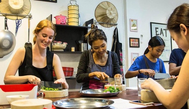 Bangkok: Market Tour and Thai Cooking Class