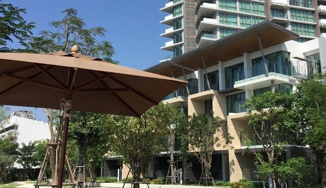 Bangkok Riverside view apartment with terrace, swimming pool and fitness