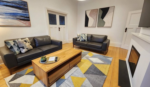 Bank Manager's Residence Renovated 3 bedroom, 2 bathroom property in Semaphore