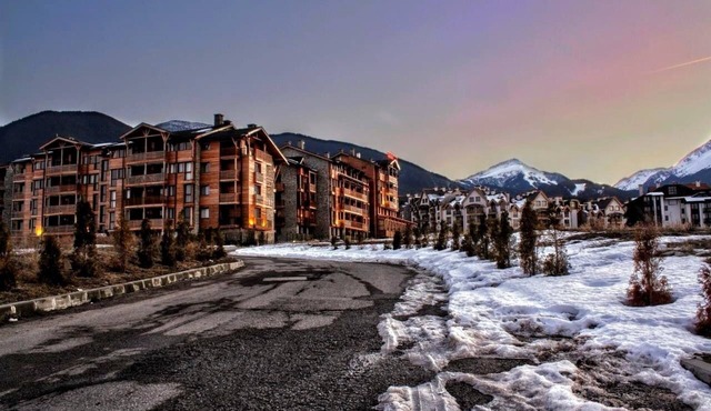 Bansko Bulgaria - 1-bedroom Suite Condo With Mountain View