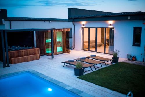 Banya Villa Bucuresti sauna jacuzzi piscina spa