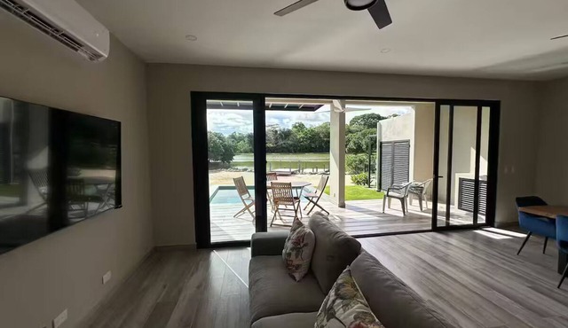 Barca 6, Luxury Lakeview Villa Beautiful Beach Surf and Nature ideal to relax