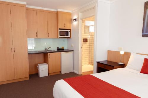 Barclay Motor Inn