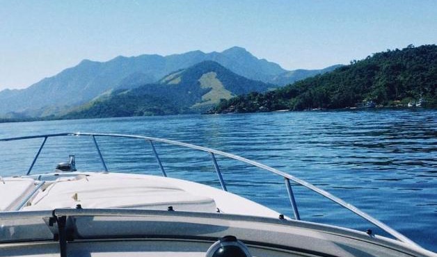 Barco para alugar no paraíso de Angra dos Reis