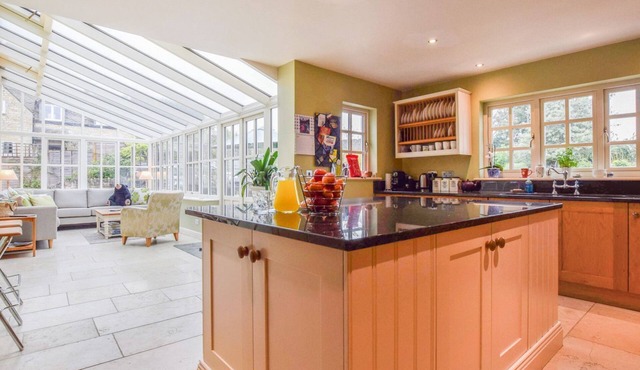 Barebones Farm - sleeps 14 guests in 7 bedrooms