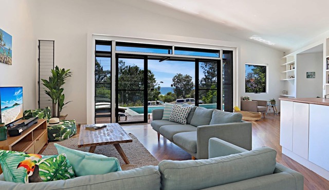 Barefoot Bungalow - Castaways Beach