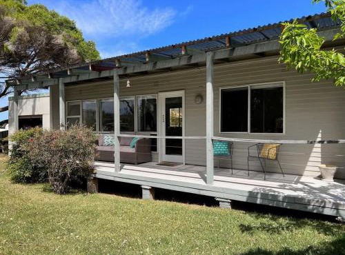 Barefoot Bungalow managed by Batemans Bay Accom