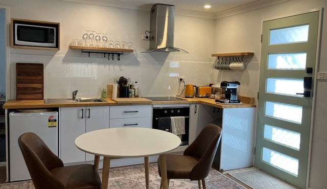 Barefoot Studio At The Heads. Pet Friendly