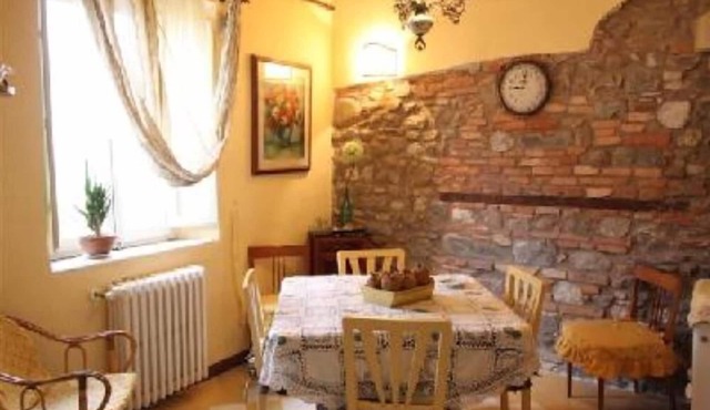 Barga historical center Charming apartment with garden