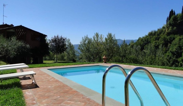 Barga Ripa! Private pool. Unique views. Walk facilities. Spa bath. WIFI!