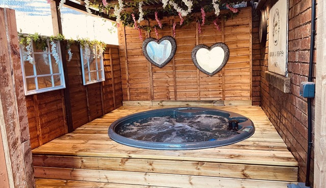 Barn Conversion - Commutable to lots of attractions, family & pet-friendly.