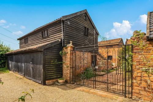 Barn Conversion Sleeps 2 with Parking