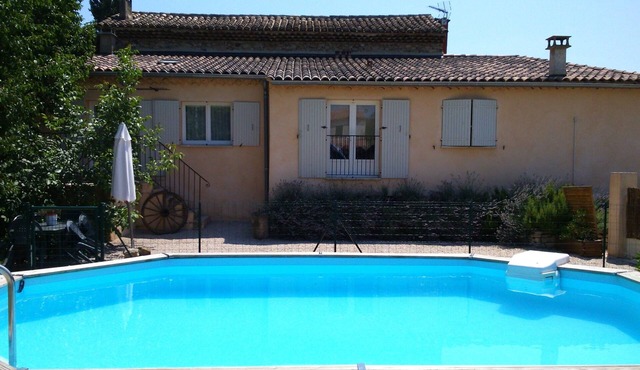 Barn in Provence converted into a cottage semi-detached in a provençal Mas