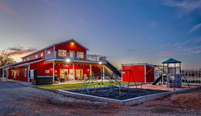 Barndominium Blast | Sleeps 45, Barndominium, Sports Court, Hot Tub, Games & More!