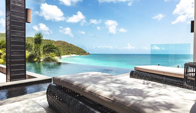 Barracuda Negra – Oceanfront Luxury Villa at Tamarind Hills, Antigua