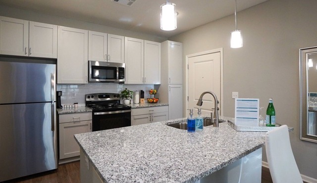 Barsala l Gorgeous 2BD, miles from Uptown Charlotte