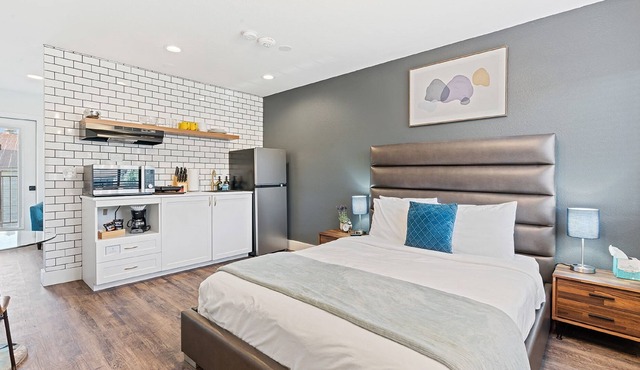 Barsala | Modern Studio; BBQ area, sports court