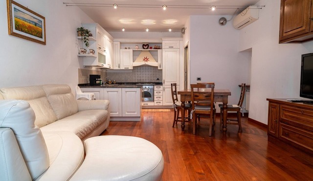 Barsotti House - Lucca Vacation Home with Wi-Fi and Washing Machine