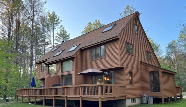 Bartlett, NH Townhouse with 2 Bedrooms + Loft, 2 baths and Sleeping for 8