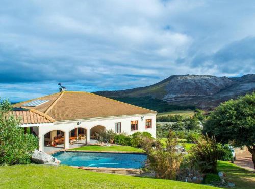 Barton Plover Villa near Hermanus - Pool Hot Tub