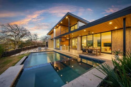 Barton Springs Luxe Heated Pool Spa Sleeps 16
