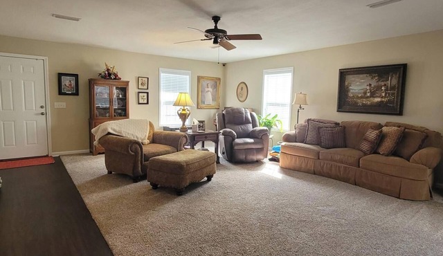Baseball and softball fans! Two-bedroom near Enterprise State Comm. College.