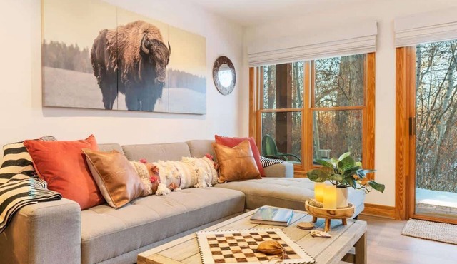 Basecamp Stays: Upscale Getaway, Shuttle, Hot Tubs