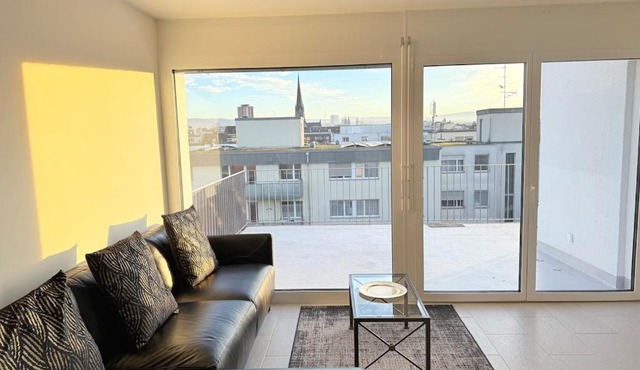 BASELiving 3BR Penthouse - Skyline View - Private Lift - Free Baselcard