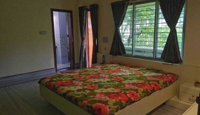 Bashundhara- A beautiful, spacious room with a bath and balcony.