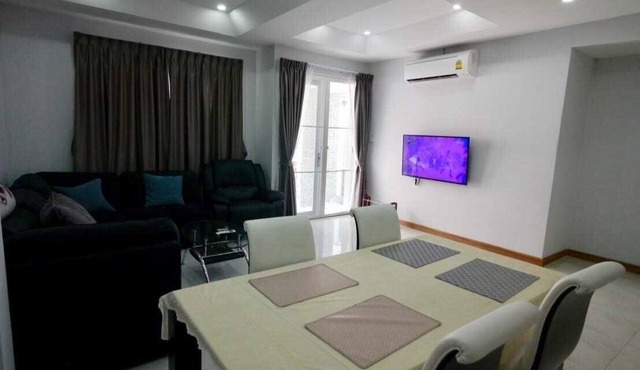 Basic Line Home in Chiang mai in the old Town, 4 Bed Rooms, 5 Bath Rooms, Kichen