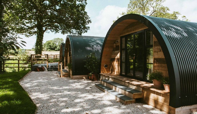 Basil Pyggy - Luxury Cottages