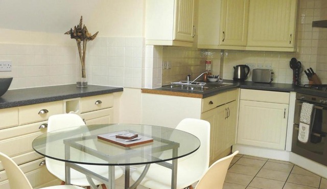 Basingstoke Apartments - Westlands House, City Centre, Home-From-Home