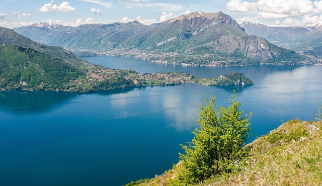 BASKING IN SUNSHINE WITH 180° LAKE VIEWS OVERLOOKING THE MAJESTIC MOUNTAINS&COMO