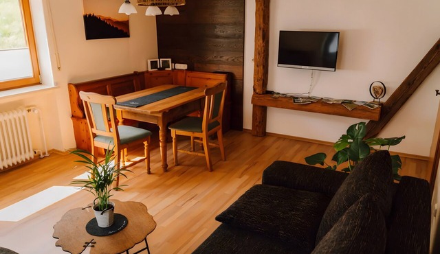 Bästenbach Apartment: Idyllic Quiet Location with Mountain Views, Private Terrace & Wi-Fi