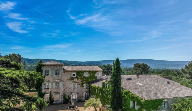 Bastide Hedone in Luberon 9bed 9bath outdoor and indoor pool 24 sleeps