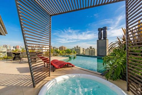 Batel Studio Rooftop Pool, Jacuzzi & Gym