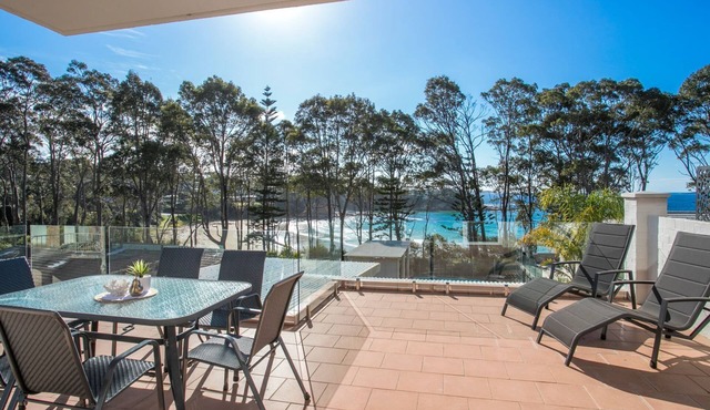 Batemans Bay’s Beach Holiday apartment 200 mts to Denhams and Surf Beach.