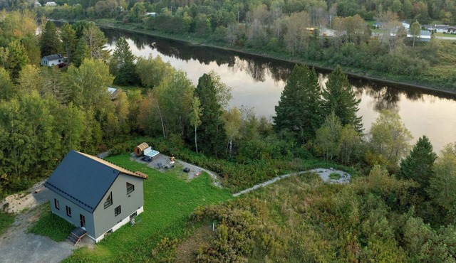 Batiscan - Waterfront, Private Spa & Sauna