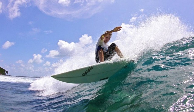 BATUTA MALDIVES SURF VIEW - BEACH FRONT HOLIDAY HOUSE