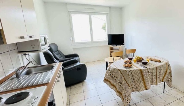 Baudelaire: Apartment 300 metres from the thermal baths