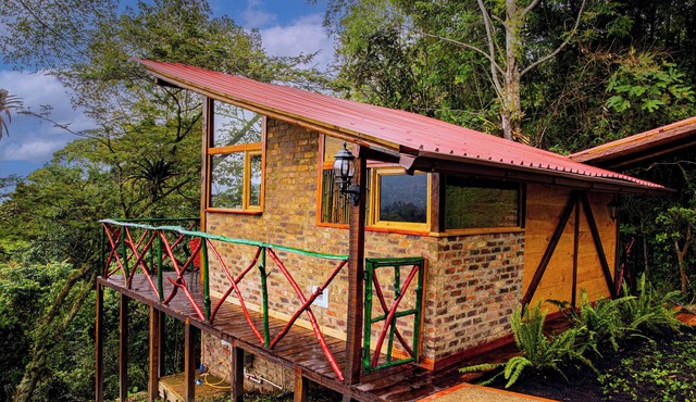 Baumhaus Bamboo/Cabaña rústica con jacuzzi privado
