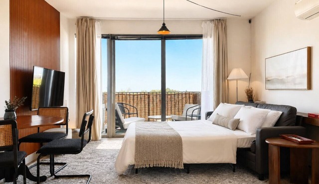 Bay View Designer 2BR · Best Location with Balcony, Gym, and Terrace · Sleeps 6