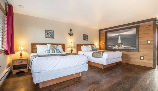 Bay Watch - 1 Bedroom Suite with 3 Queen Beds at Wanderlust Inn, Pet Friendly