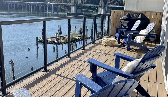 Bay Window -incredible river views- Old Town- new deck! Lots of stairs.