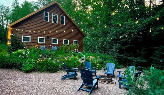Bayfield Fruit Loop Retreat - Rock Garden Cottage in the woods