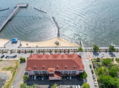 Bayfront Boardwalk Condo w Sunrise Views