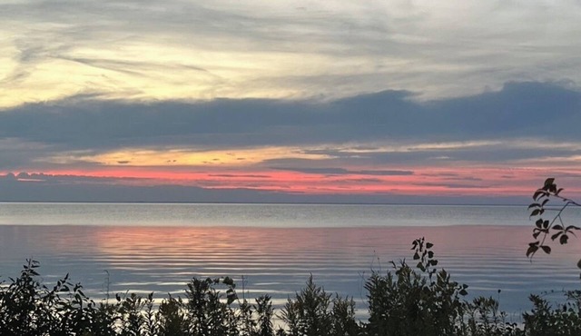 Bayfront Door County cottage,private acre,eagles, wildlife, peaceful sunsets
