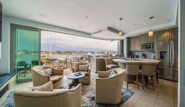 Bayfront Elegance (Entire Home): Hot Tub, Views