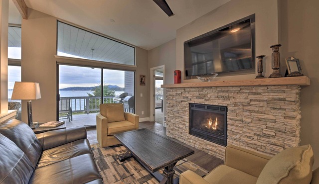 Bayfront Home - Take Ferry to the San Juan Islands